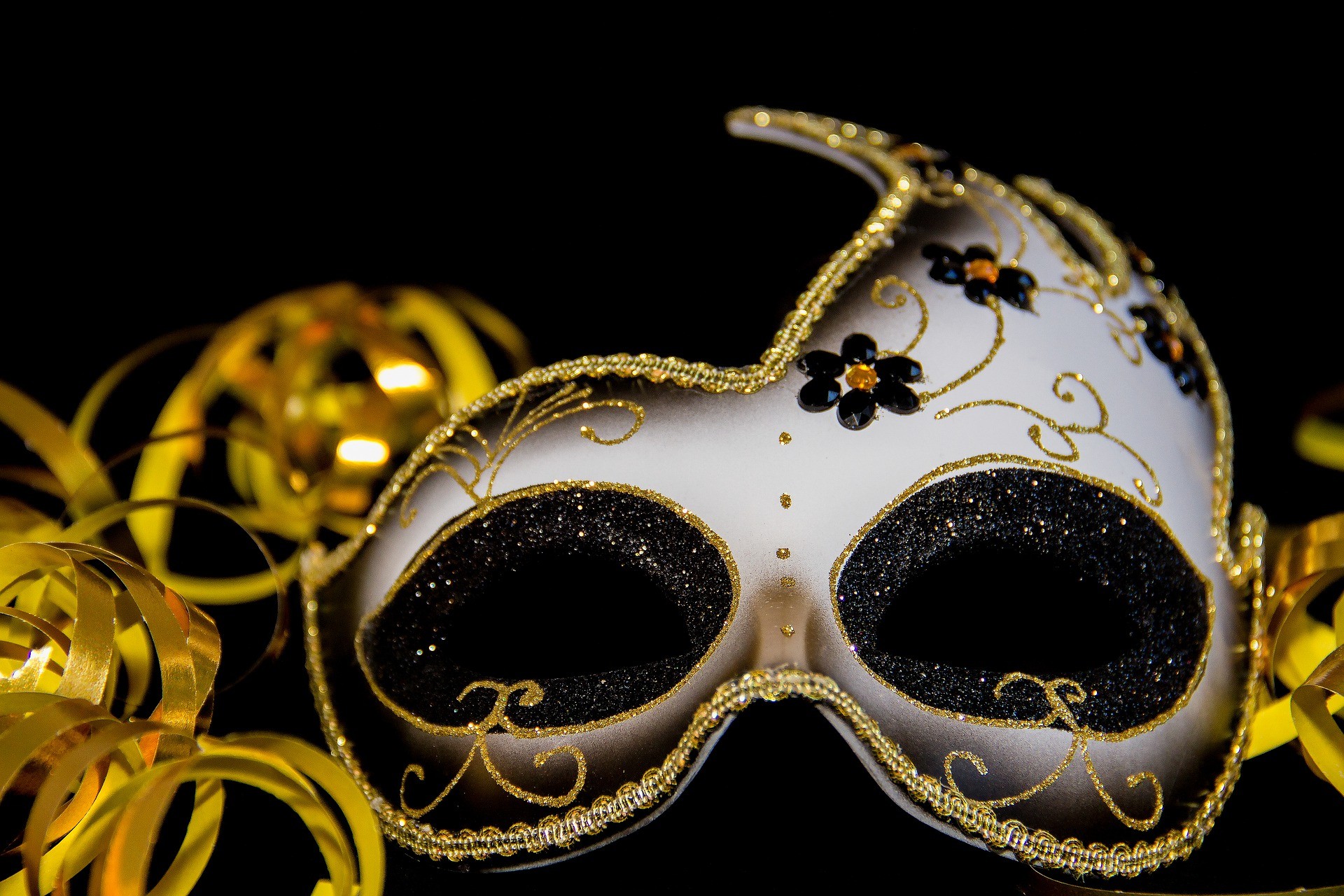 Giù la maschera: sei un pregiudizio di genere